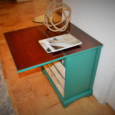 Small Vintage dresser / desk / night stand with 4 drawers by Unique