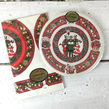 Hallmark old timey carolers plates and table cover - NOS vintage paper goods 