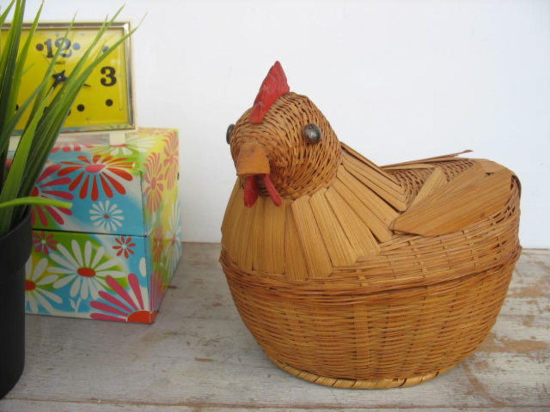 Vintage Wicker Chicken Basket With Lid Decorative Nesting Hen Basket