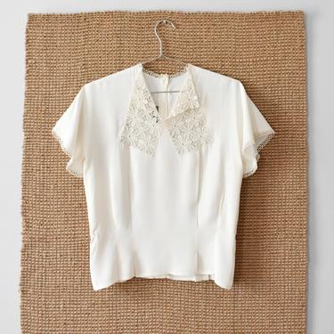 vintage 1940s lace collar blouse, cream short sleeve shirt, size S 