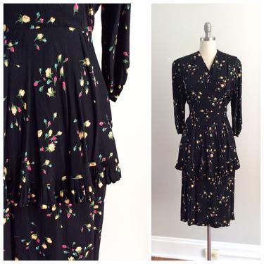 40s Dark Floral Rayon Dress / 1940s Vintage Flower Print Long Sleeve Dress / Medium / Size 10 