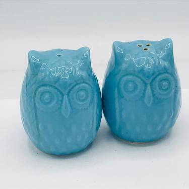 Hull Pottery Salt and Pepper Shakers, Turquoise Blue With White