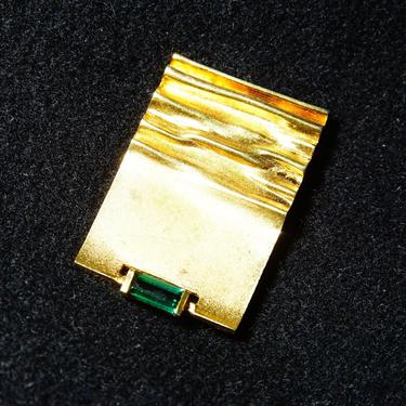 Vintage Modernist 14K Yellow Gold & Green Emerald Brooch, Emerald-Cut Gemstone, Rectangular Gold Pin W/ Crinkle Texturing, 1 5/8&quot; L 