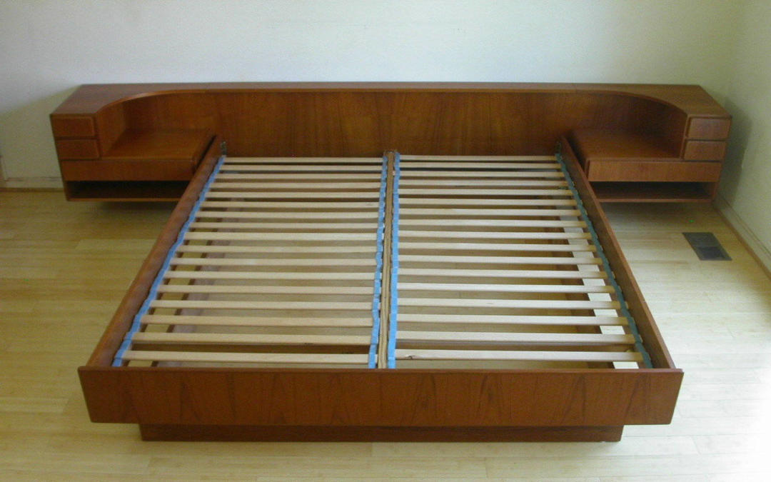 California King Sz Danish Modern Teak King Platform Bed + Floating