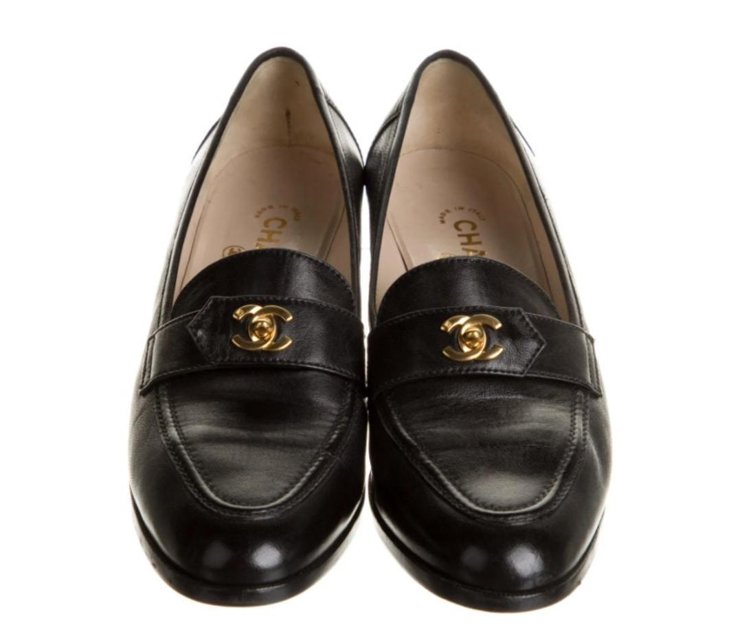 1996 NIB Chanel Black Leather Loafers Shoes w/Gold Metal CC Logo