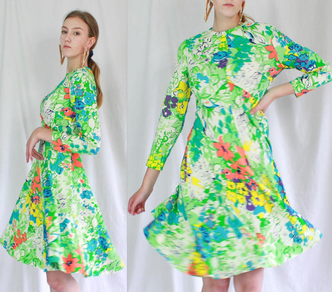 Vintage popular 60s Dress / Leslie Fay Delish Apple Green White MOD Abstract Fish Scale Print Flared Skirt Shift