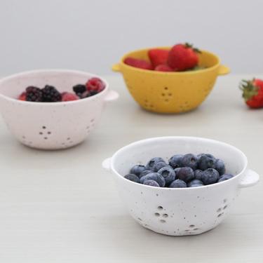 Ceramic Colander/Berry Bowl/Strainer - Speckled White Pink Yellow - Handmade Modern Pottery - Fruit Basket/Vegetable Sieve/Drainage -Kitchen 