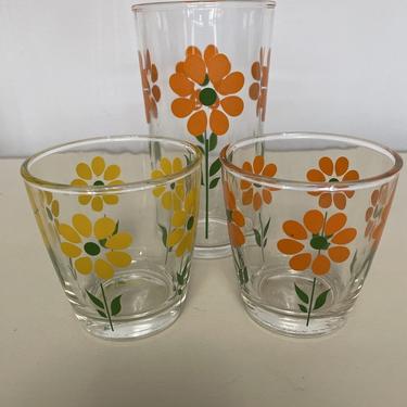 3 Vintage Hazel Atlas Wild Flower Sour Cream Glasses, Floral bar glasses, retro drinking glasses, retro barware, mcm glasses 