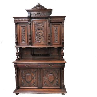 Amazing Antique English Cartouche Carved Medallion Front Hunt Cabinet 