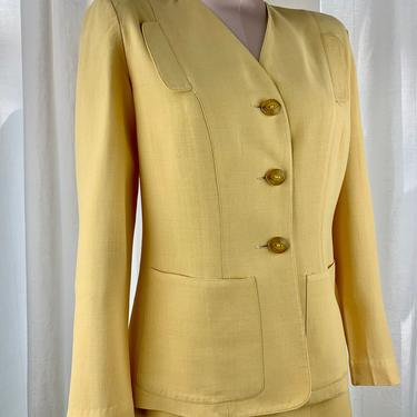1940's Linen Suit - SACONY by PALM BEACH - Soft Yellow Fabric - Butterscotch Buttons - Collarless Jacket - Shoulder Pads - Size Medium 