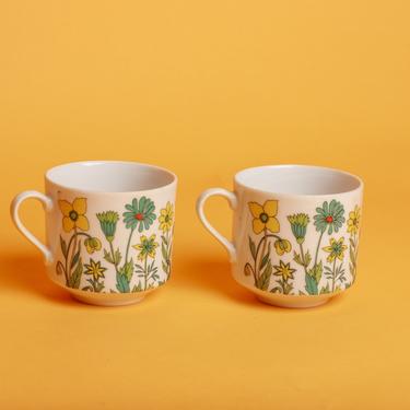 Set of 2 Vintage 70s Blue Yellow Floral Graphic Mod Teacups 