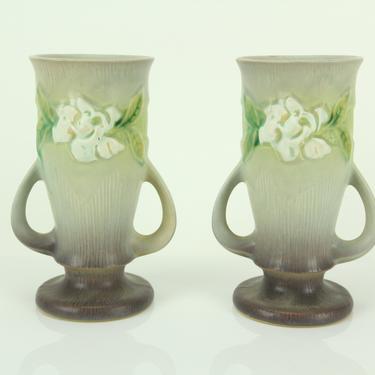 Roseville Pottery 682-6&amp;quot; USA Gardenia Bud Vases, Pair 