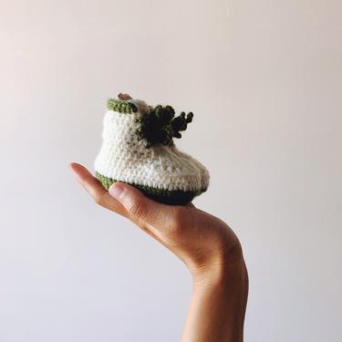 Little Minnows Baby Booties // Off White & Forest Green // Crochet Baby Sneaker Shoes 