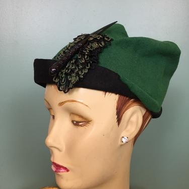 Green felt hat, 1940s hat, vintage 40s hat, avant-garde style, bakelite, fringe, origami, folded wool, film noir style, Hollywood glamour 