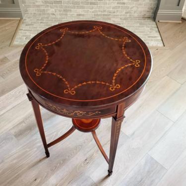 Early 20th Century Adams Style Plum Pudding Mahogany English Neoclassical Occasional Table 