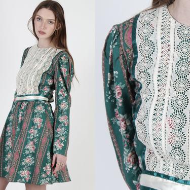 Vintage 80s Antique Floral Prairie Dress / CottageCore Folk Dress / Country Cotton Crochet Lace / Dark Green Homespun Mini Dress 