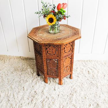 Gorgeous Hand-Carved Hexagon Geometric Shape Vintage Bohemian Solid Wood Folding Side Table with White Shell Inlay Inlay 