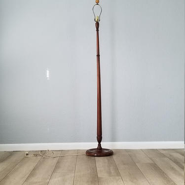 1970s Mid-Century Turned Wood Floor Lamp. 