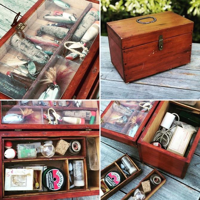VINTAGE WOODEN FISHING TACKLE BOX W/LURES