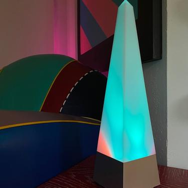 Obelisk color changing lamp Y2K