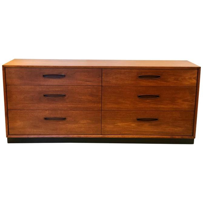 American Mid Century Modern Walnut Dresser By Heritage Henredon