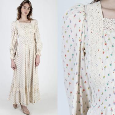 Ivory Calico Floral Dress / Frontier Country Ivory Western Dress / Vintage 70s Prairie Garden Crochet Lace Maxi Dress 