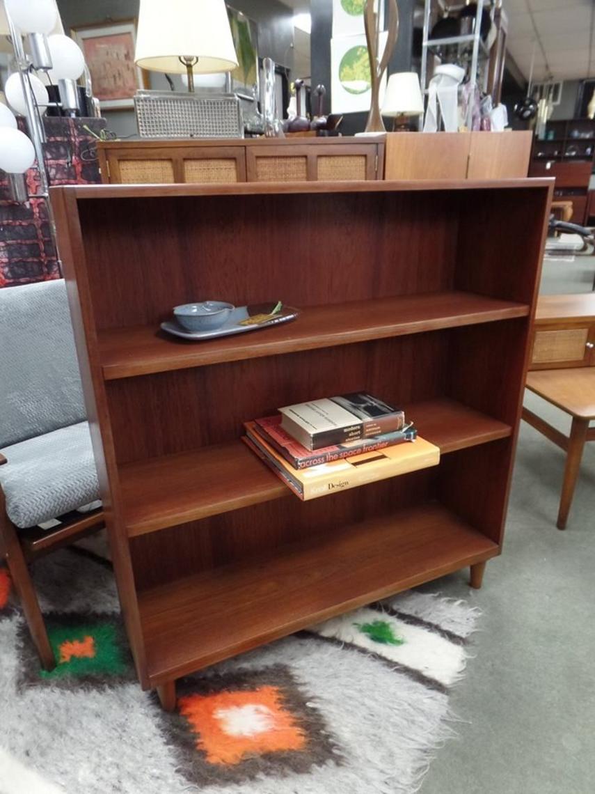 Danish Modern teak bookcase. Peg Leg Vintage Peg Leg Vintage