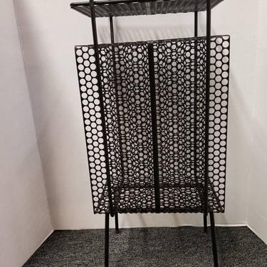 Mid Century Modern Wire End table/magazine rack 