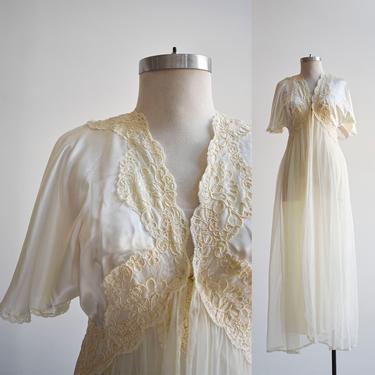 Vintage Ivory Lace Nightgown & Matching Robe 