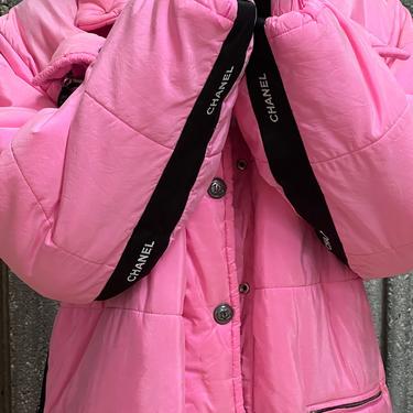 Vintage 96' CHANEL CC Logo Buttons Letter Webbing SILK Puffer Down Quilted Ski Snow Jacket Parka Coat Black / Pink - Rare!!! 