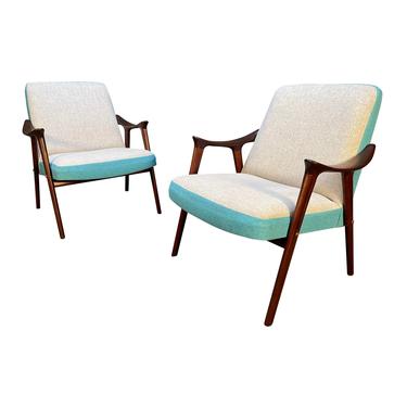Pair of Vintage Mid Century Modern &quot;Klarinett&quot; Lounge Chairs by Møre Lenestol Fabrikk A/S 
