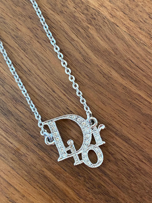 Used] Christian Dior Christian Dior clover rhinestone pigeon logo motif necklace  pendant Silvery Metal ref.471070 - Joli Closet