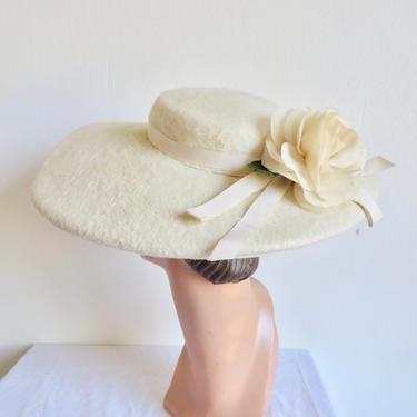 vintage 1950s cream platter hat flocked swiss dot 50s saucer crochet wide brim 1950s platter hat, wide brim, cream floral, vintage | Black  main image 4