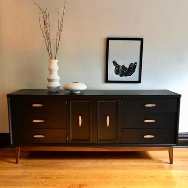 Matte Black and Wood Mid Century Modern Credenza//Refinished MCM Dresser//Vintage Modern Media Console//Painted Sideboard Buffet 