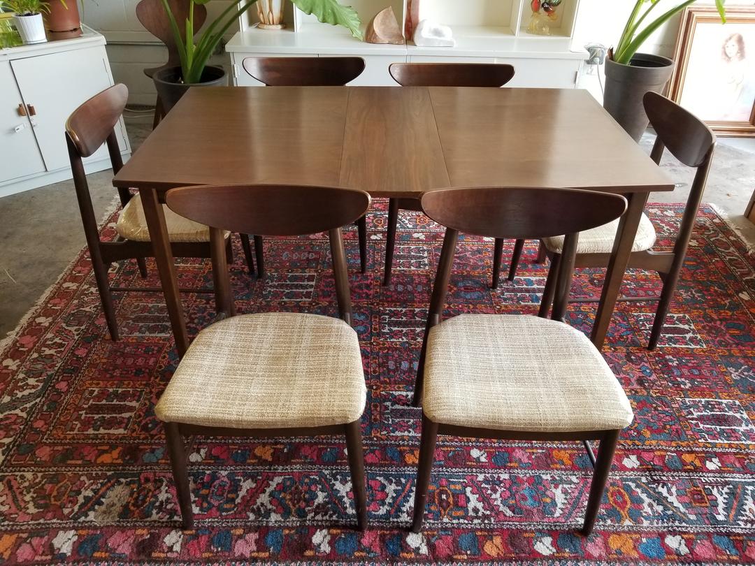 Mid Century Modern Stanley Furniture Dining Table w/ six chairs