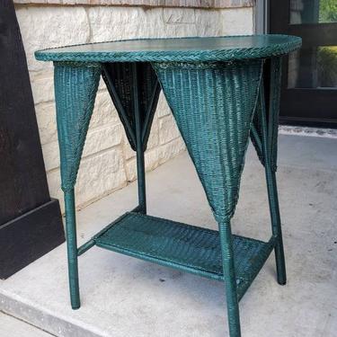 Early 20th Century Loyd Loom Painted Green Draped Wicker Tiered Side Table, Classic American Antique 