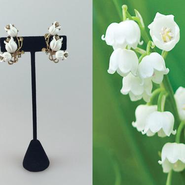 A Season of Lily - Vintage 1950s Coro White Plastic Lily of the Valley Clip On Earrings 