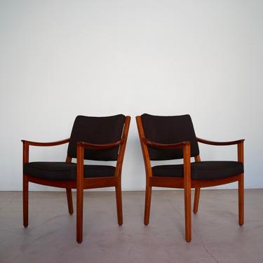 Pair of Gorgeous Mid-Century Modern Armchairs by Gunlocke Refinished &amp; Reupholstered in Black Tweed - Stunning! 