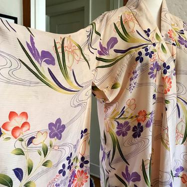 Exquisite Vintage silk Kimono with Dramatic Long Sleeves and Elegant floral design 