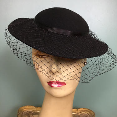 1980s hat, sonni hat, vintage hat, black felt hat, hat with veil, 80s does 40s, 1940s style hat, doeskin hat, avant garde style, saucer 