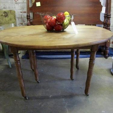 ANTIQUE RUSTIC ROUND TABLE IN PINE
