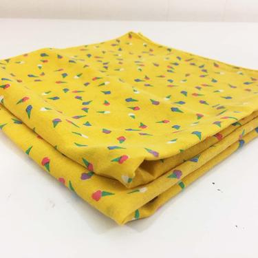 Vintage Yellow Ice Cream Cone Napkins Set of Two (2) 1970s Retro 70s Pattern Home Decor Kitchen Table Dining Room Kitsch Kawaii Cute 