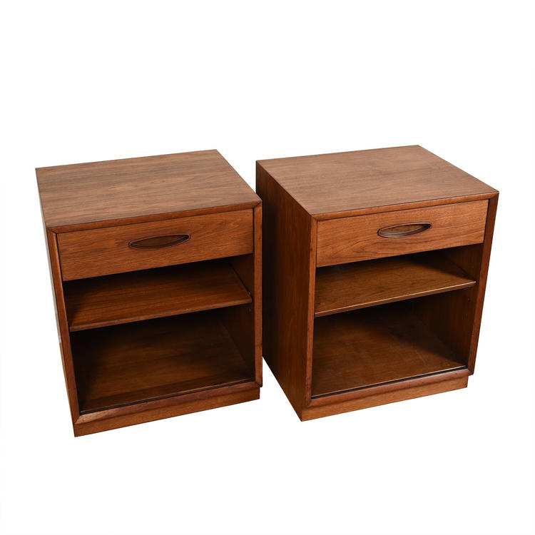 Pair Mid Century Modern Walnut Nightstands w/ Adjustable Shelves