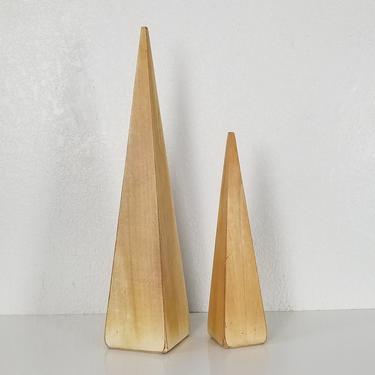 A- Pair Of Vintage Pyramid Wood Sculptures - Postmodern Style . 