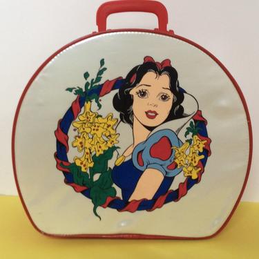 Vintage Walt Disney Snow White Travel Case, Snow White Train Case, a Classic Snow White Toy Holder - so sweet! 
