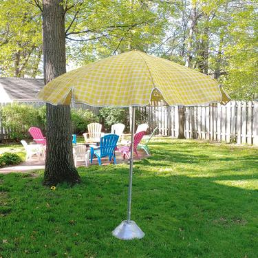 Groovy Yellow and White Plaid Scalloped Patio Umbrella 