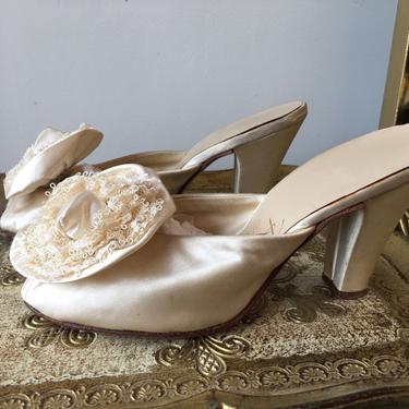 1940s boudoir slippers, ivory satin shoes, vintage 40s shoes, size 4, old hollywood, high heel slippers, wedding shoes, risqué 