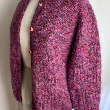 60’s cardigan sweater ~ fuzzy vintage sweater hand knit ~ chunky wool~ raspberry red/ pink heathered size small 