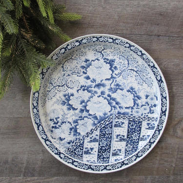 Vintage Chinoiserie Metal Serving Tray, decorated tin tray, metalware tray, round serving tray, blue and white, ming chrysanthemum, fabcraft 
