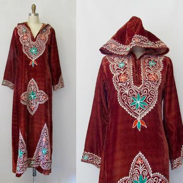 MISS INDIA Vintage 70s Hooded Dress | 1970s Indian Maroon Floral Embroidered Maxi w/ Hood, Hippie Boho  Bohemian Kaftan Caftan, Small Medium 